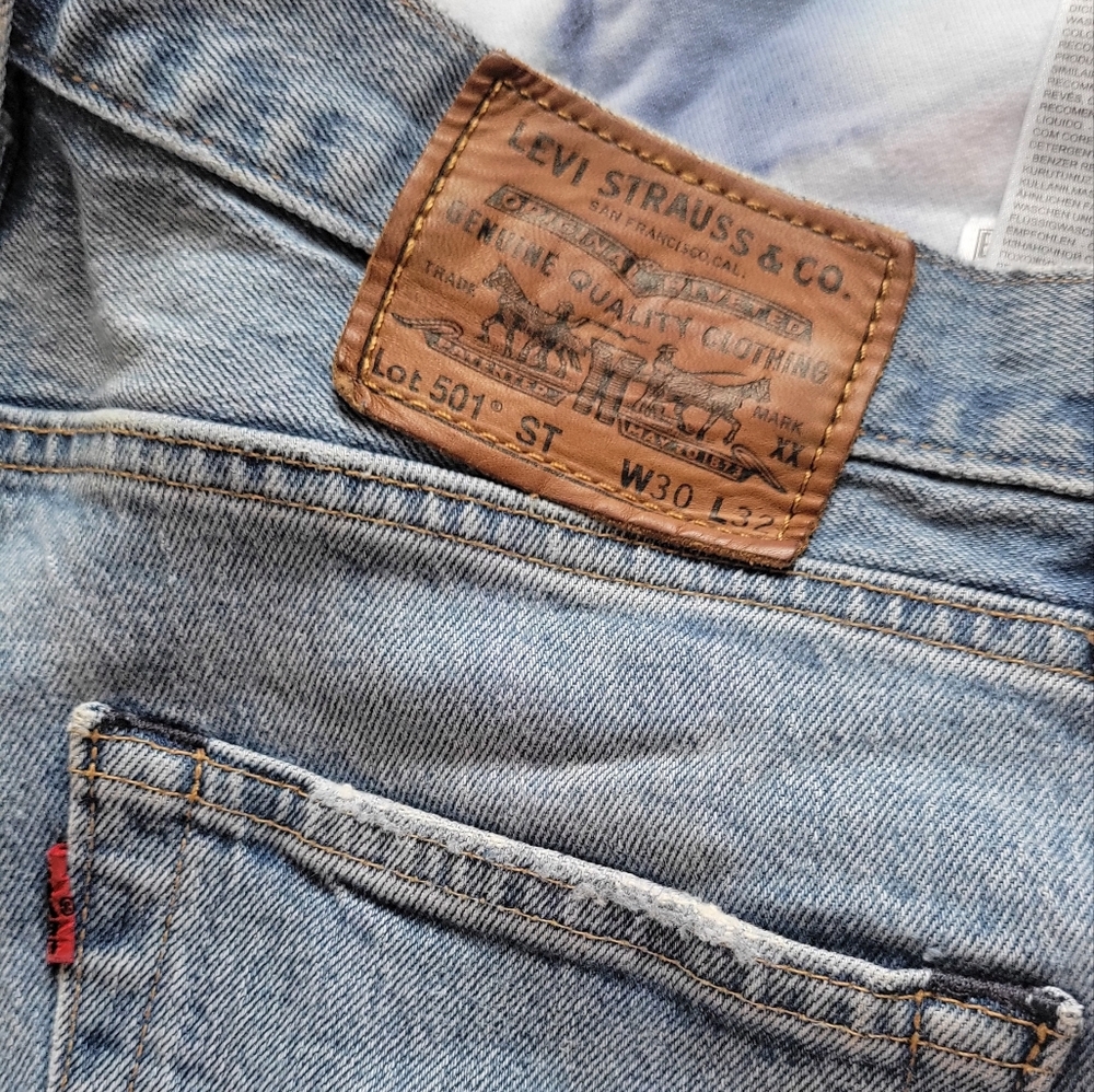 Levi's - Picture 3 of 11